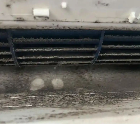 江阴空调吹的风有股烧焦味是怎么回事